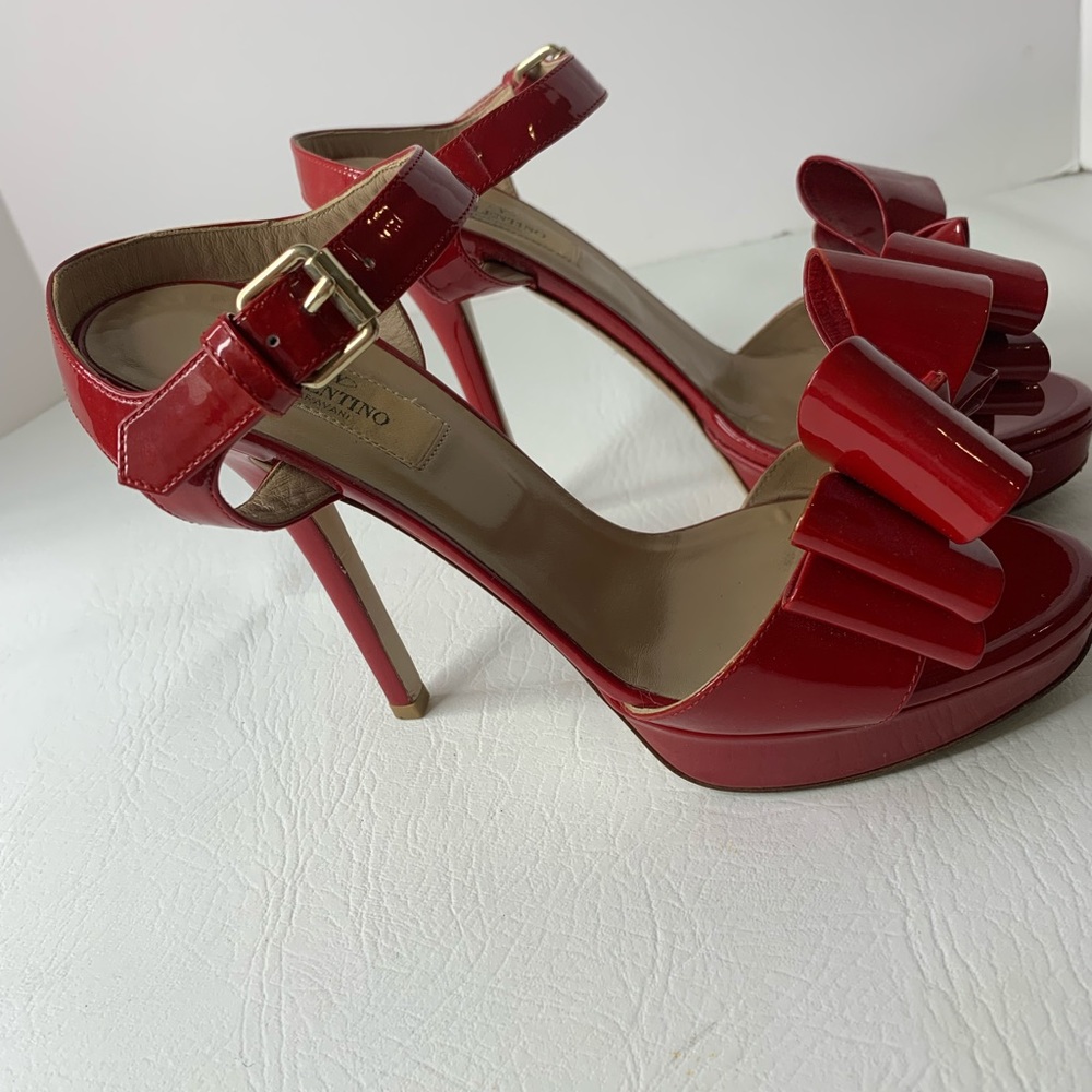Valentino Garavani patent bow ankle strap heels - Picture 2 of 9